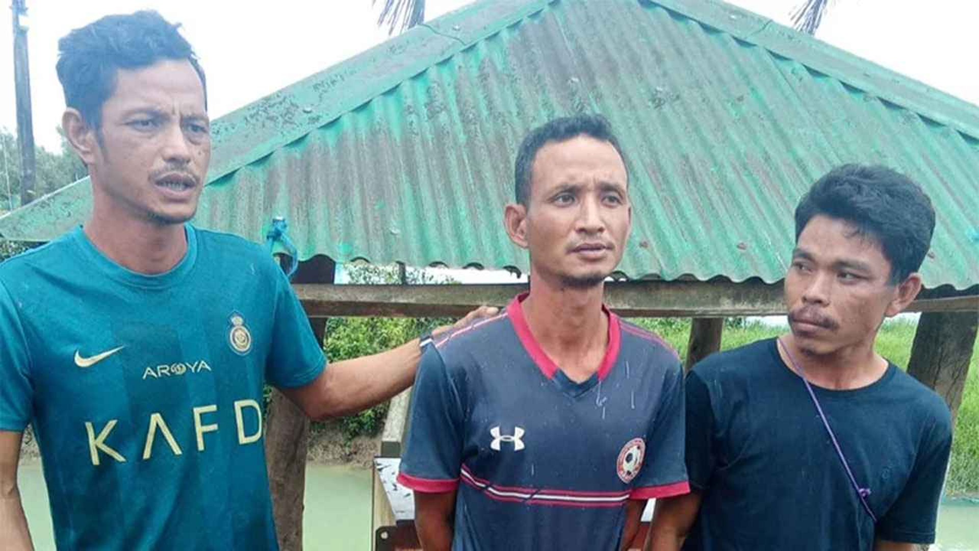 টেকনাফ সীমান্তে অনুপ্রবেশের সময় মিয়ানমারের সেনাসদস্যসহ তিনজন আটক